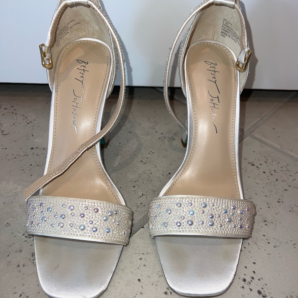 Blue by Betsey Johnson Dani Pearl Heels 6.5 - Picture 3 of 9